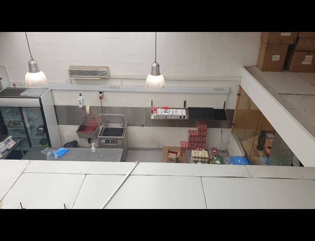 172M² FACTORY TO LET IN WOODSTOCK